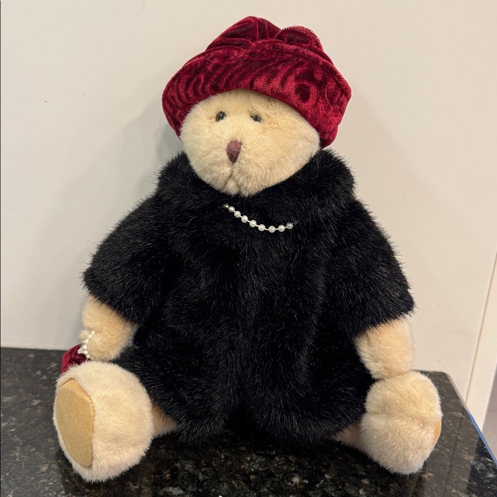 Russ Berrie Nuria Cream Teddy Bear Collectible Stuffed Plush Animal  12"